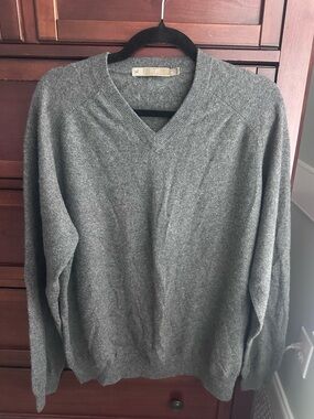 Men’s Raffi Cashmere Grey V-neck sweater size L